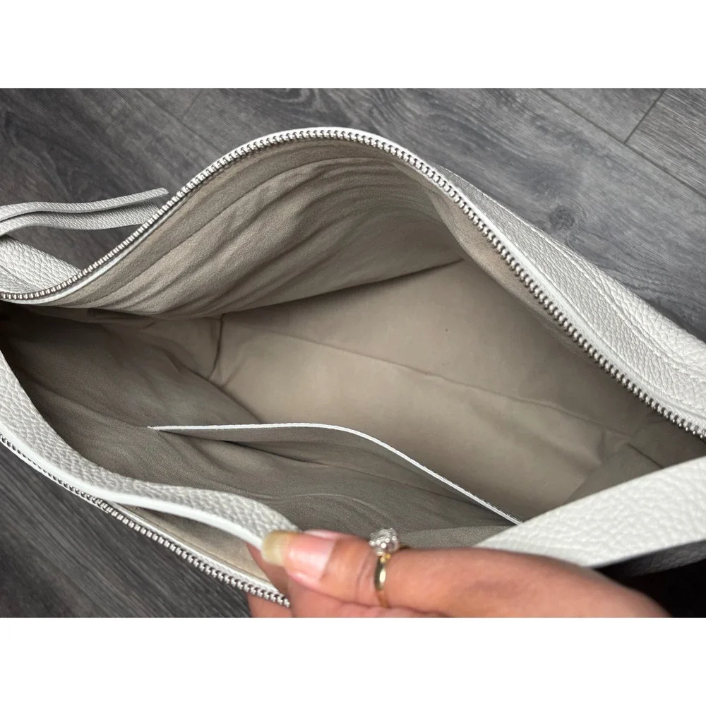 Everlane Boss Oversized Travel Hobo Bag Sandstone Pebbled Leather